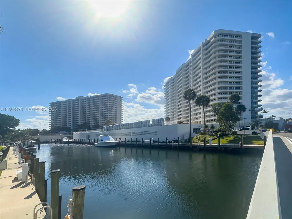 4201 Ocean Blvd #208 Boca Raton, FL 33431