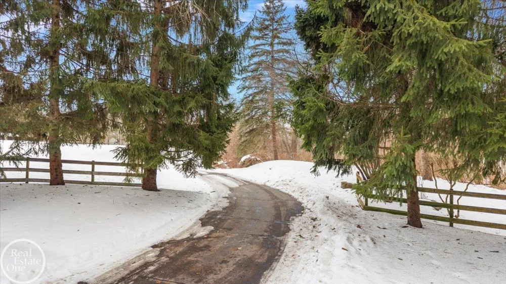 3750 Orion Road Oakland Charter Township, MI 48363