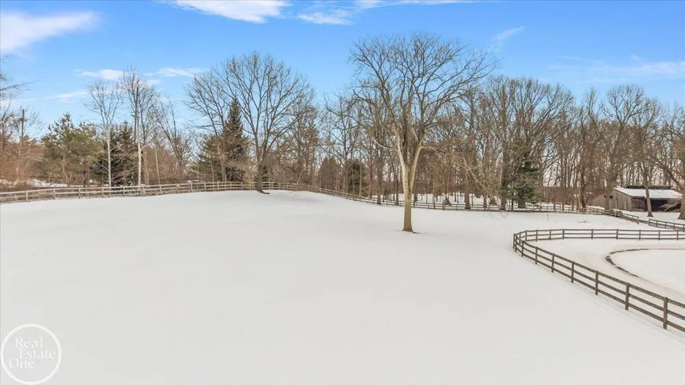 3750 Orion Road Oakland Charter Township, MI 48363