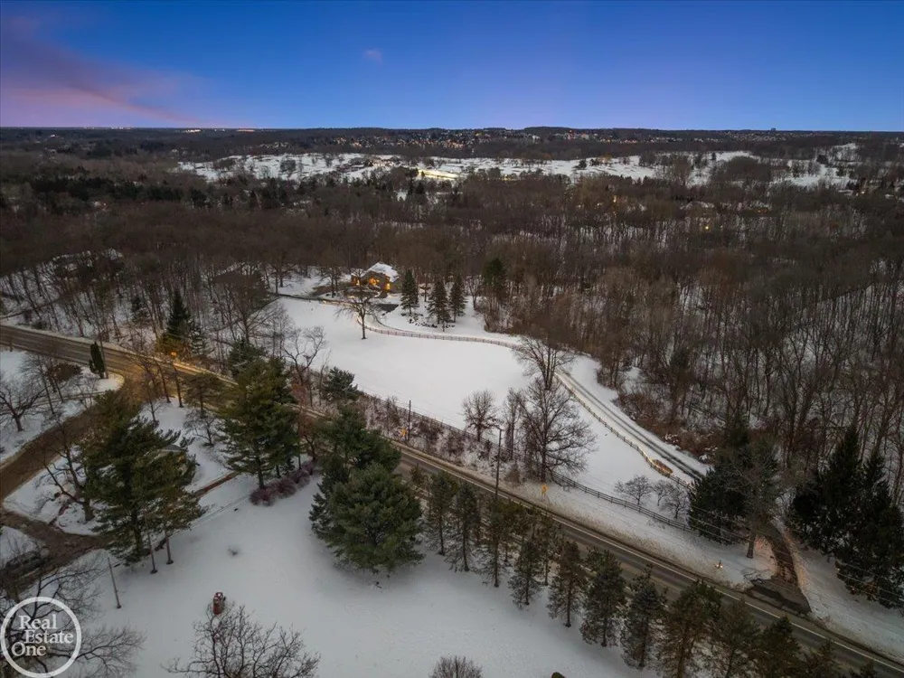 3750 Orion Road Oakland Charter Township, MI 48363