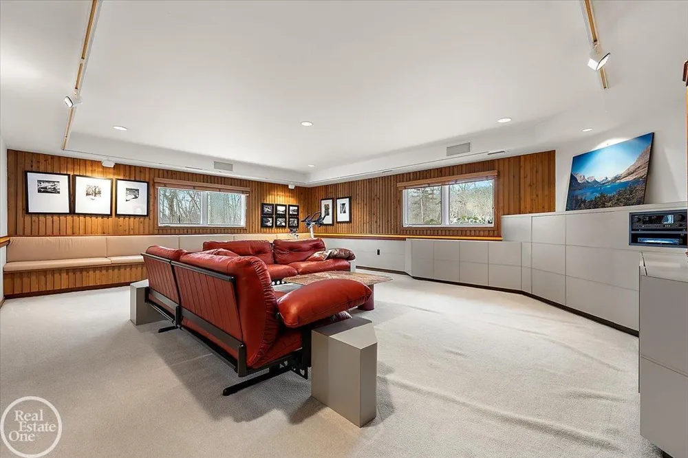 3750 Orion Road Oakland Charter Township, MI 48363