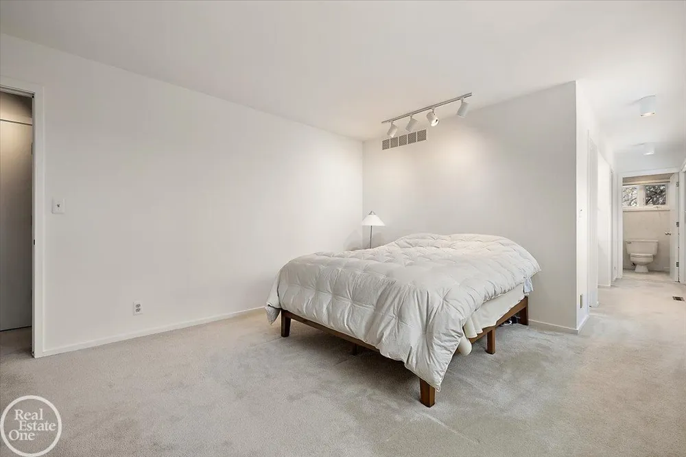 3750 Orion Road Oakland Charter Township, MI 48363