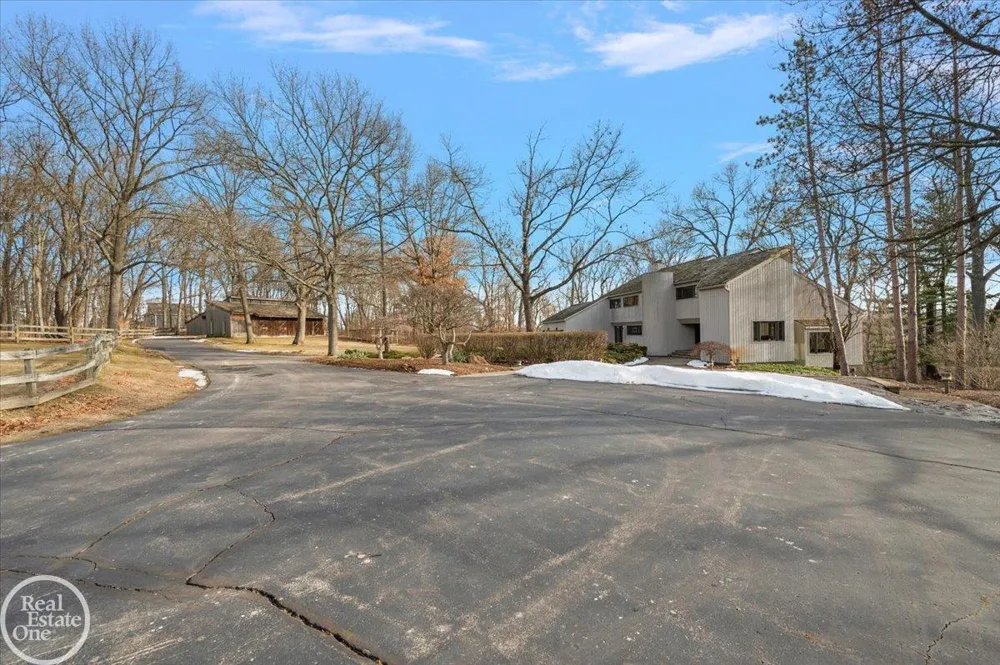 3750 Orion Road Oakland Charter Township, MI 48363