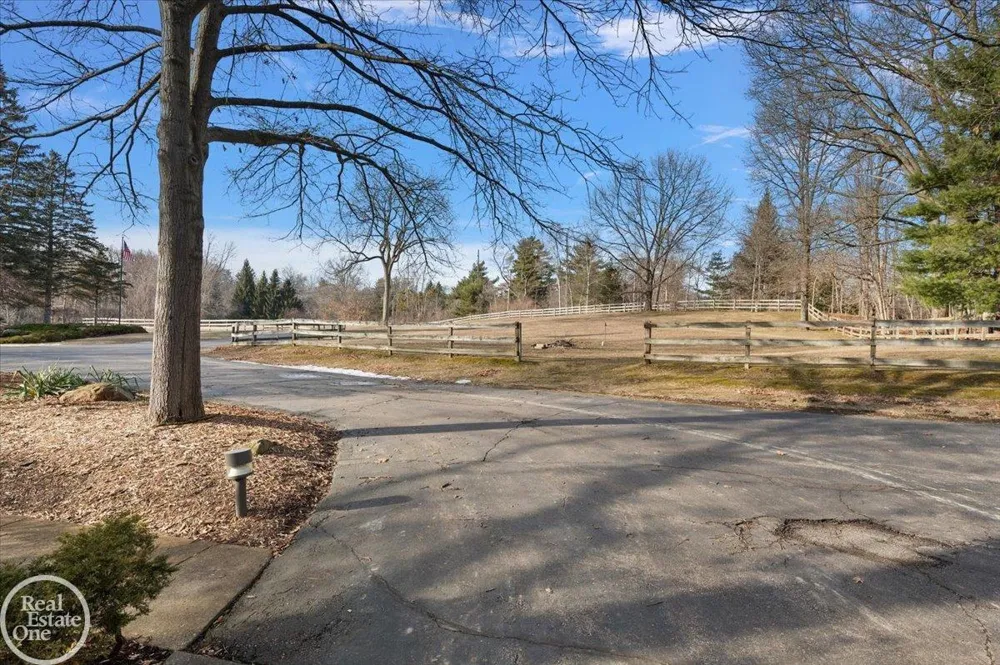3750 Orion Road Oakland Charter Township, MI 48363
