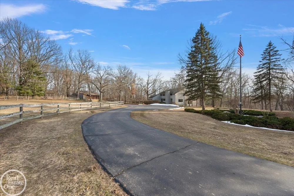 3750 Orion Road Oakland Charter Township, MI 48363