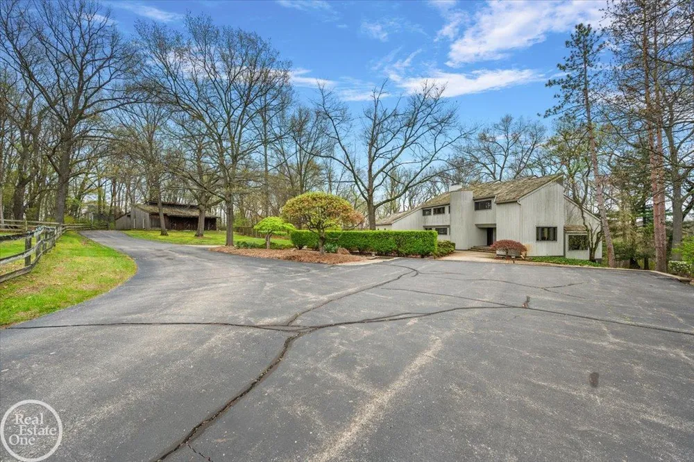 3750 Orion Road Oakland Charter Township, MI 48363