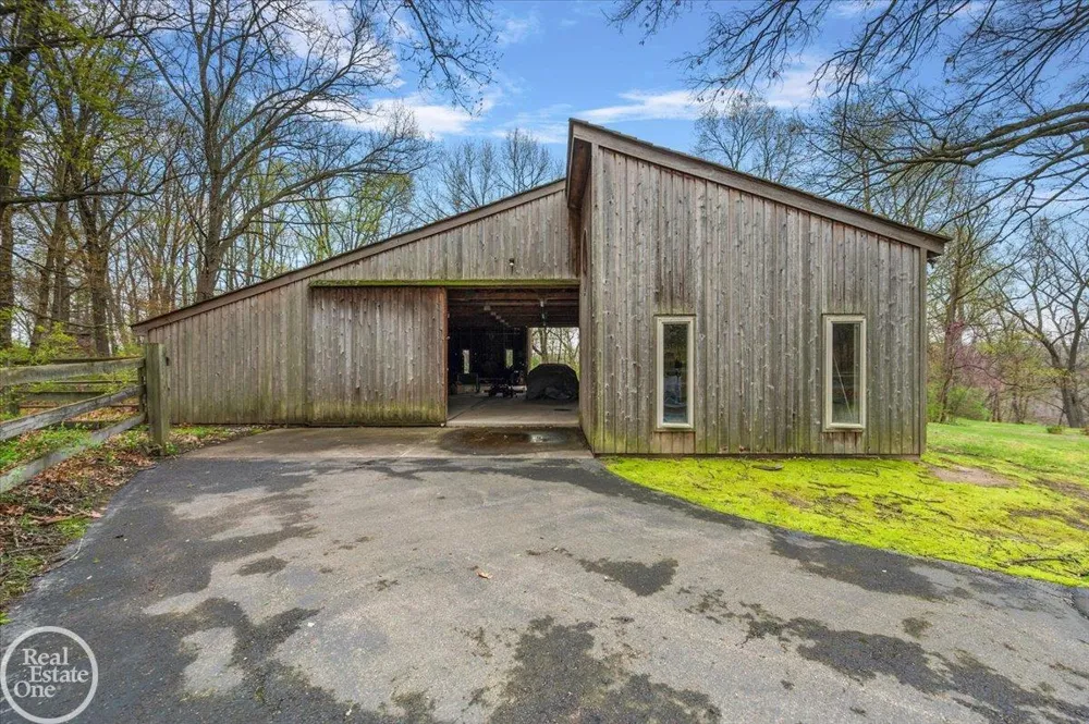 3750 Orion Road Oakland Charter Township, MI 48363