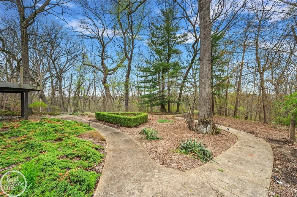 3750 Orion Road Oakland Charter Township, MI 48363