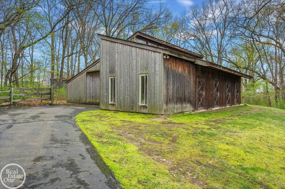 3750 Orion Road Oakland Charter Township, MI 48363