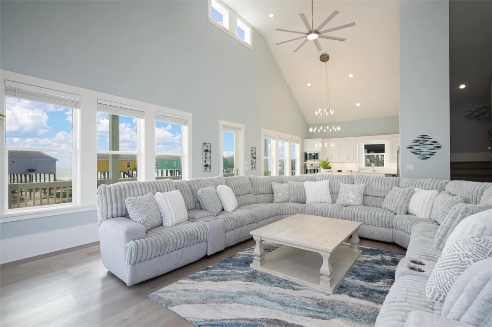 2425 Audubon Avenue Gilchrist, TX 77617