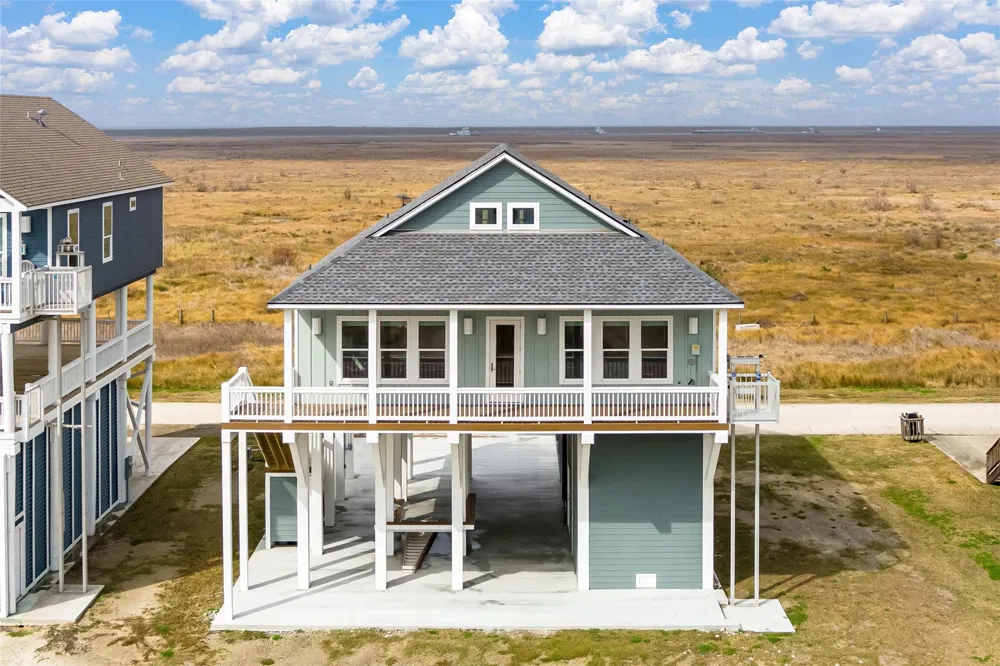2425 Audubon Avenue Gilchrist, TX 77617