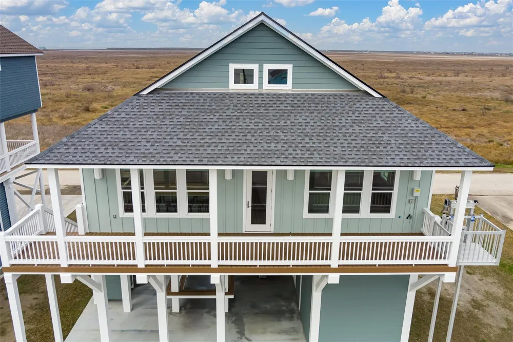 2425 Audubon Avenue Gilchrist, TX 77617