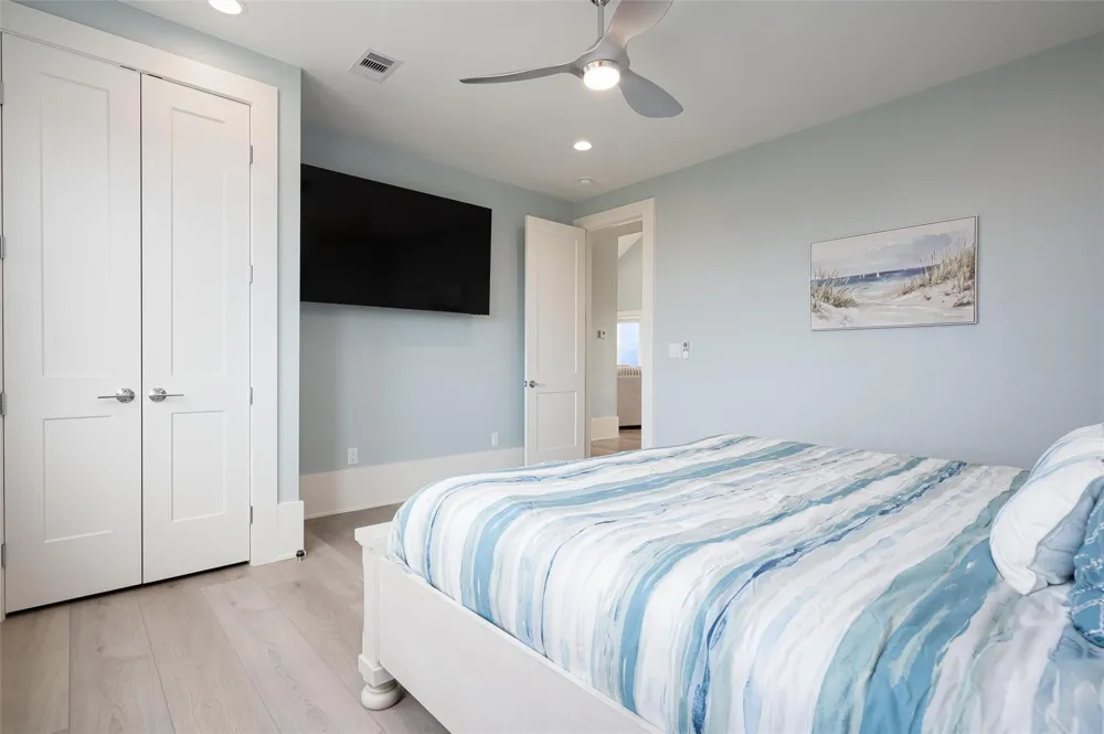 2425 Audubon Avenue Gilchrist, TX 77617