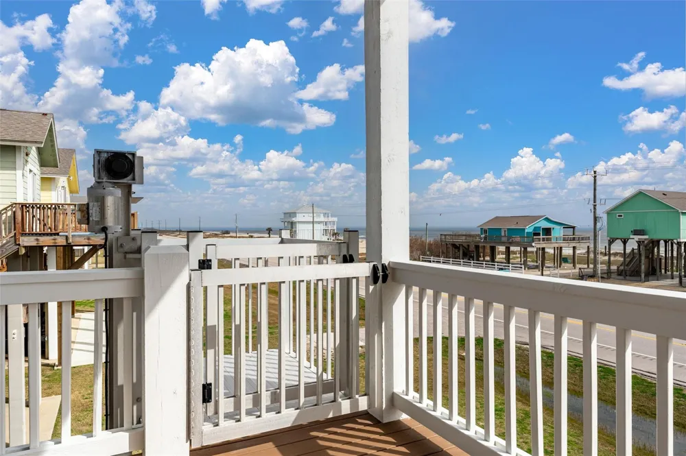 2425 Audubon Avenue Gilchrist, TX 77617