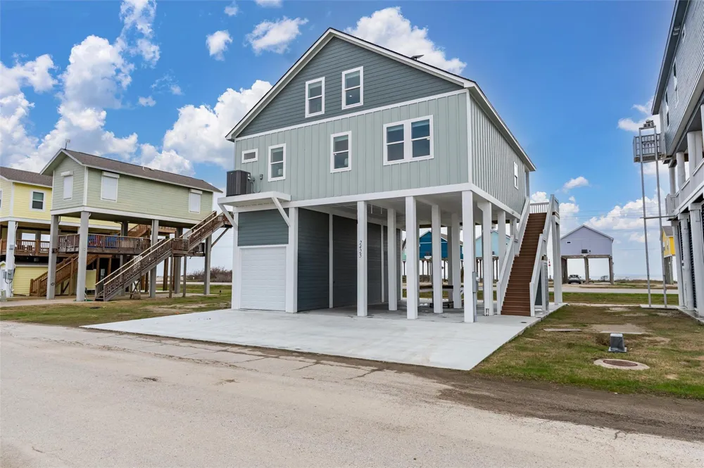 2425 Audubon Avenue Gilchrist, TX 77617