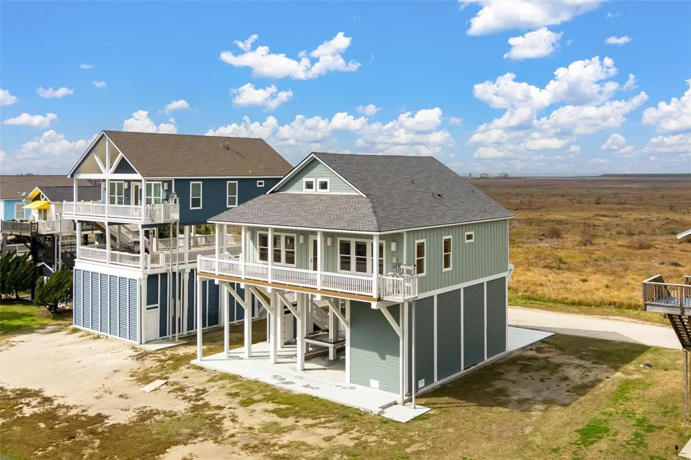 2425 Audubon Avenue Gilchrist, TX 77617