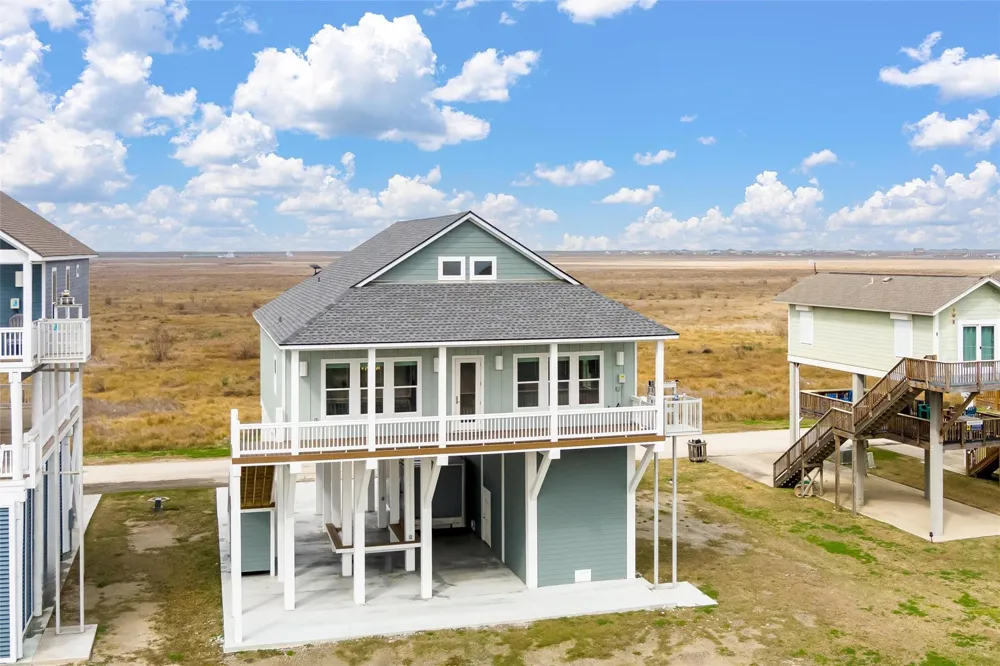 2425 Audubon Avenue Gilchrist, TX 77617