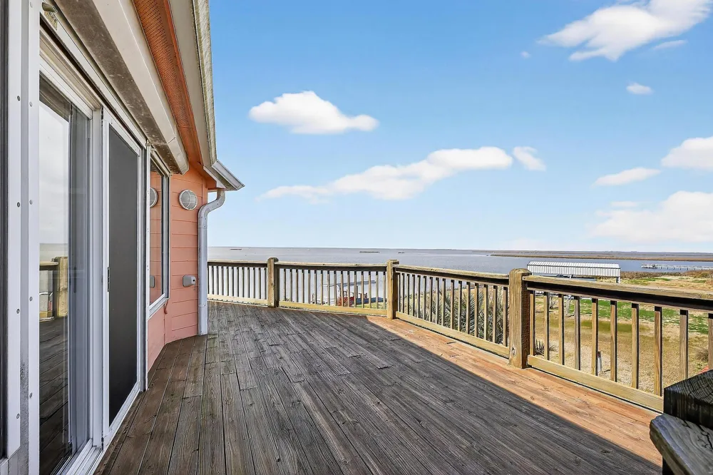 1124 Faggards Road Gilchrist, TX 77617