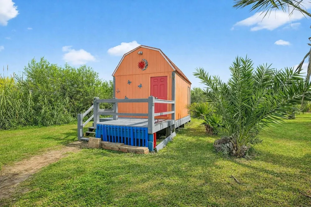 1124 Faggards Road Gilchrist, TX 77617