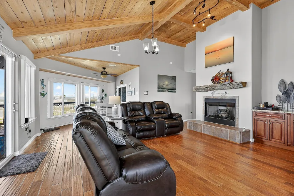 1124 Faggards Road Gilchrist, TX 77617