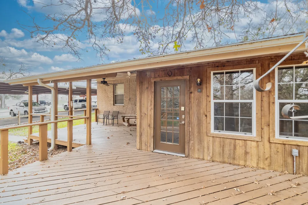 21 N CR 235 Gonzales, TX 78629