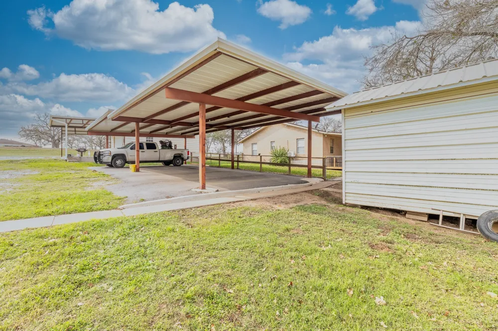 21 N CR 235 Gonzales, TX 78629