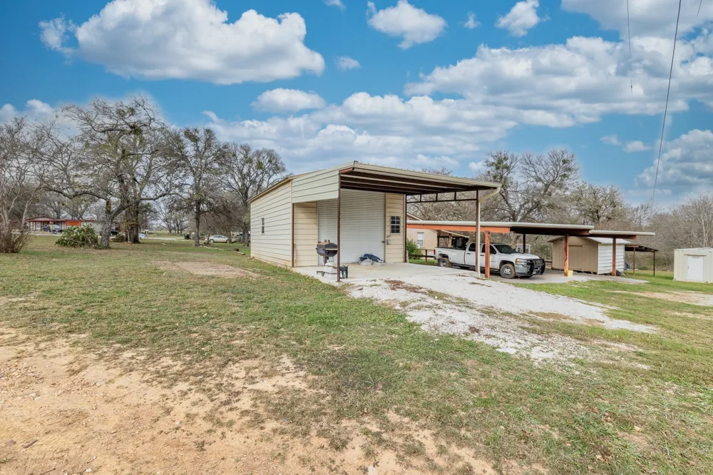 21 N CR 235 Gonzales, TX 78629