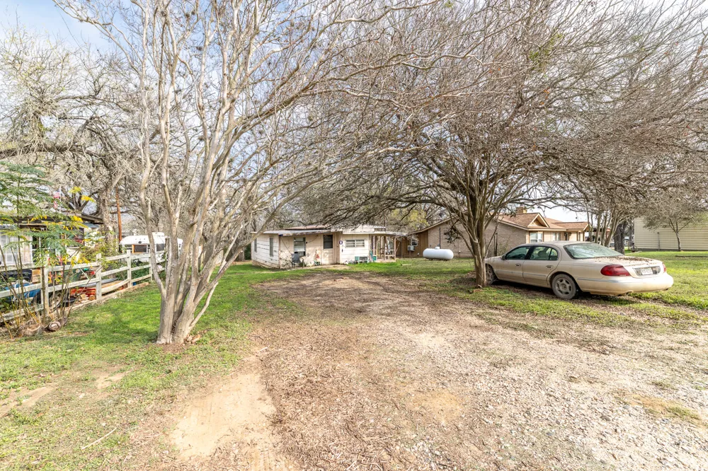 21 N CR 235 Gonzales, TX 78629