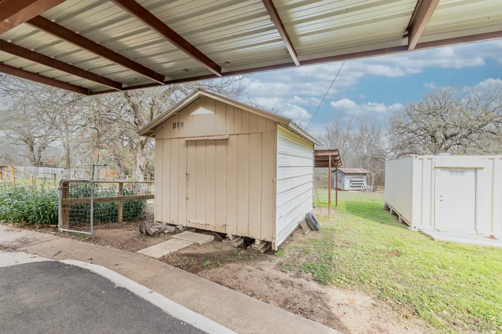 21 N CR 235 Gonzales, TX 78629