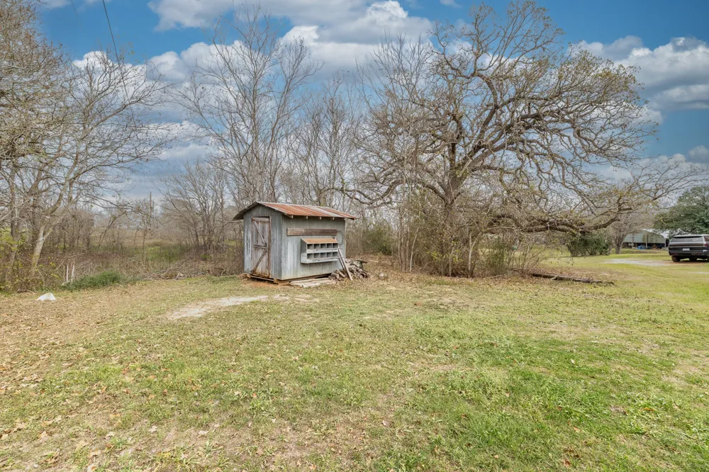21 N CR 235 Gonzales, TX 78629