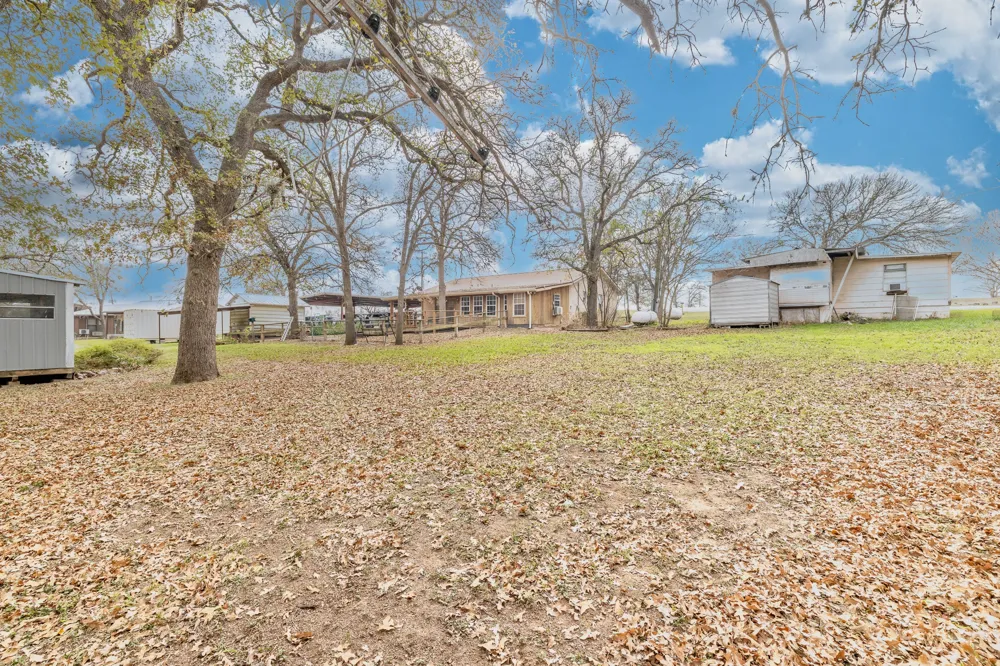 21 N CR 235 Gonzales, TX 78629