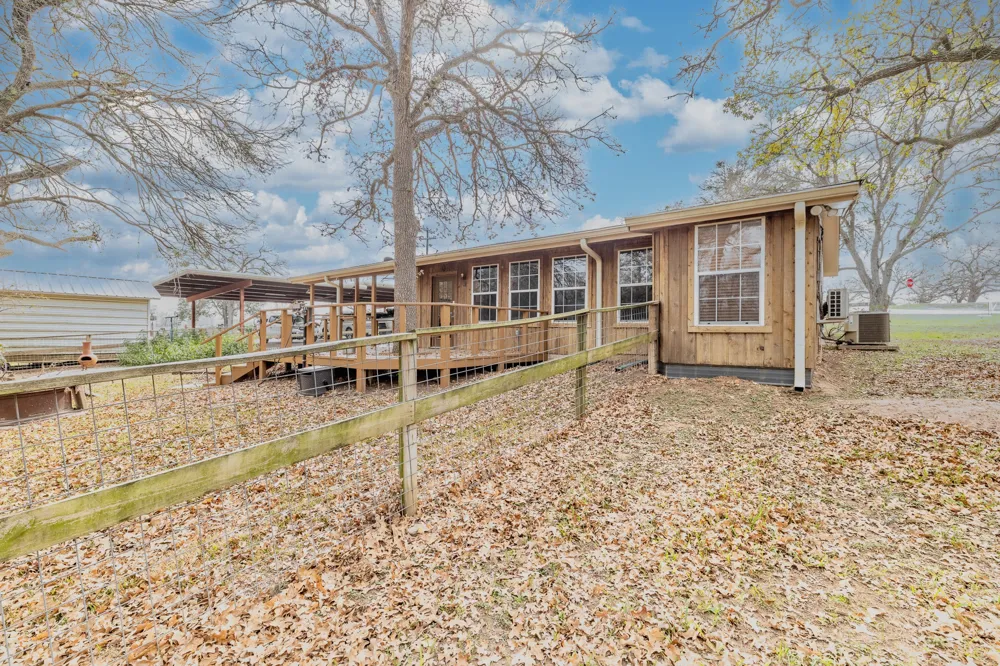 21 N CR 235 Gonzales, TX 78629