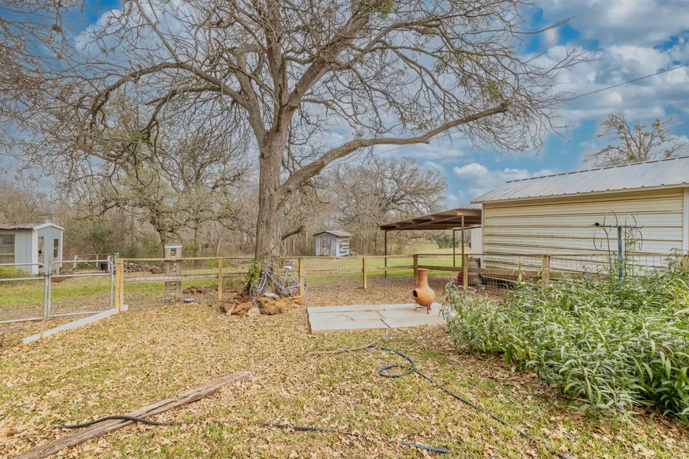21 N CR 235 Gonzales, TX 78629