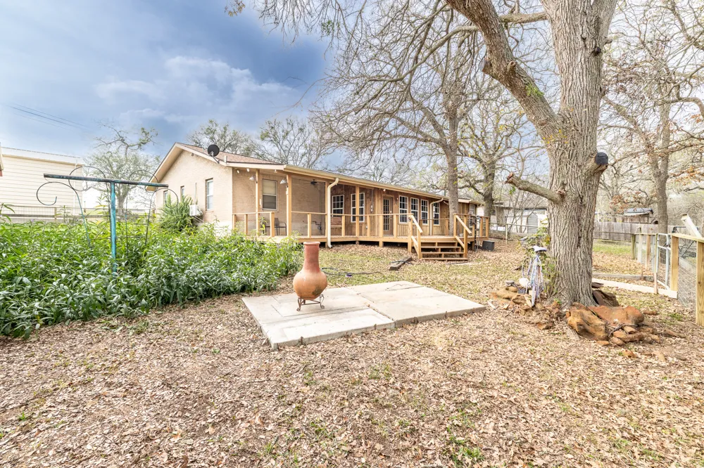 21 N CR 235 Gonzales, TX 78629