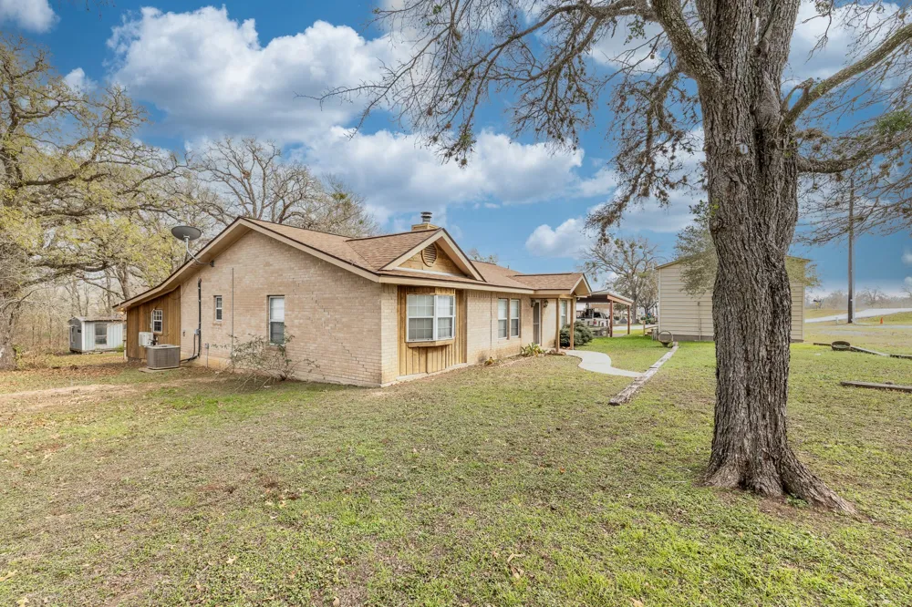21 N CR 235 Gonzales, TX 78629
