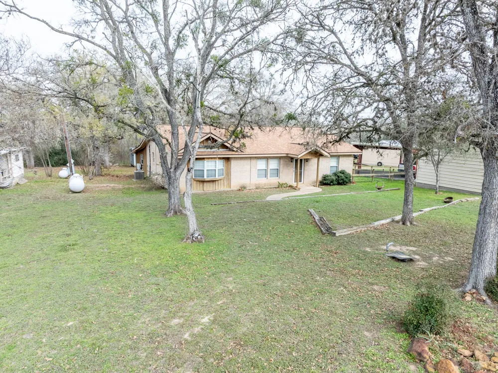 21 N CR 235 Gonzales, TX 78629