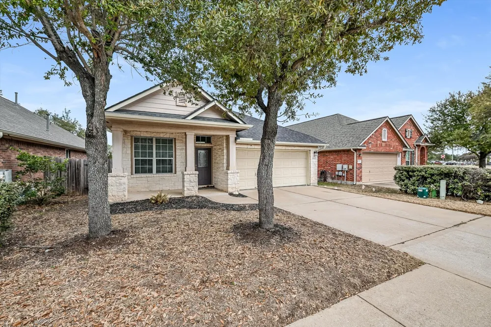 15802 Neenah Oak Loop