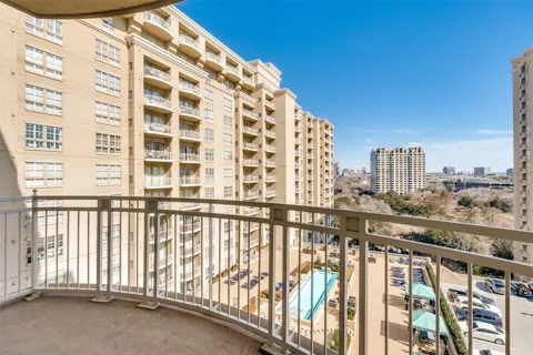3225 Turtle Creek Boulevard #1017