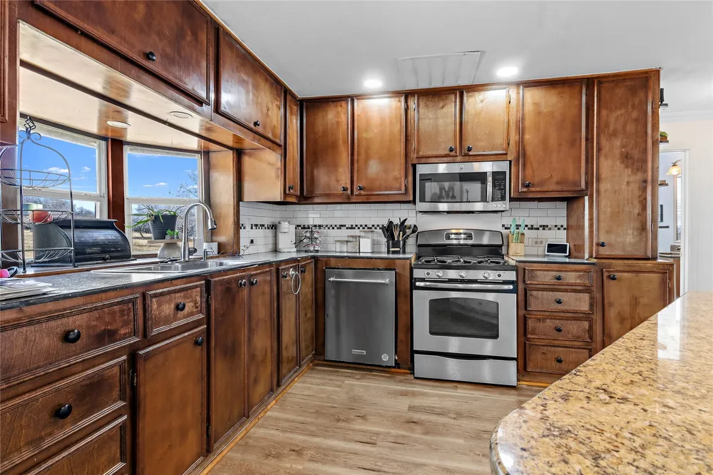160 LCR 825 Groesbeck, TX 76642