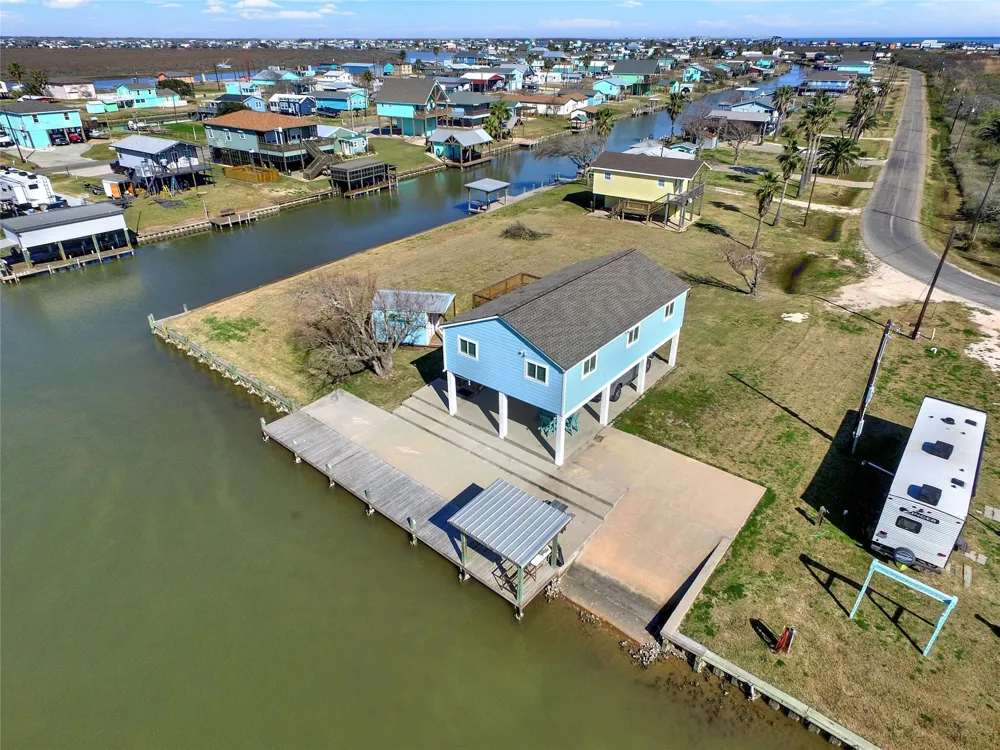 982 County Road 204 Sargent, TX 77414