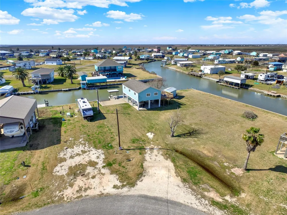 982 County Road 204 Sargent, TX 77414