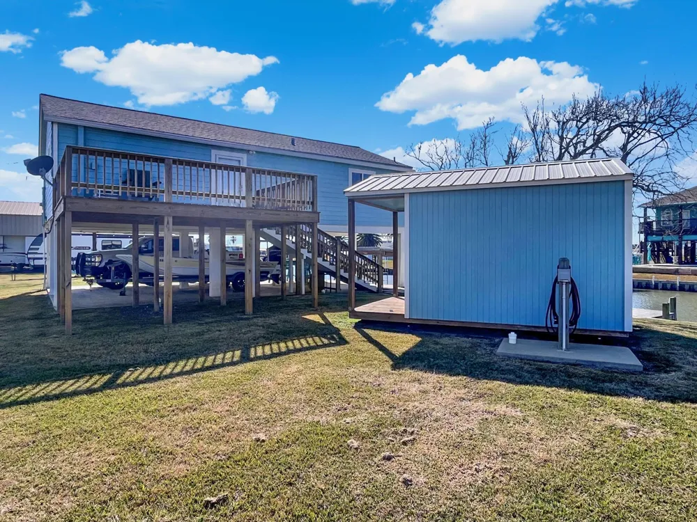982 County Road 204 Sargent, TX 77414