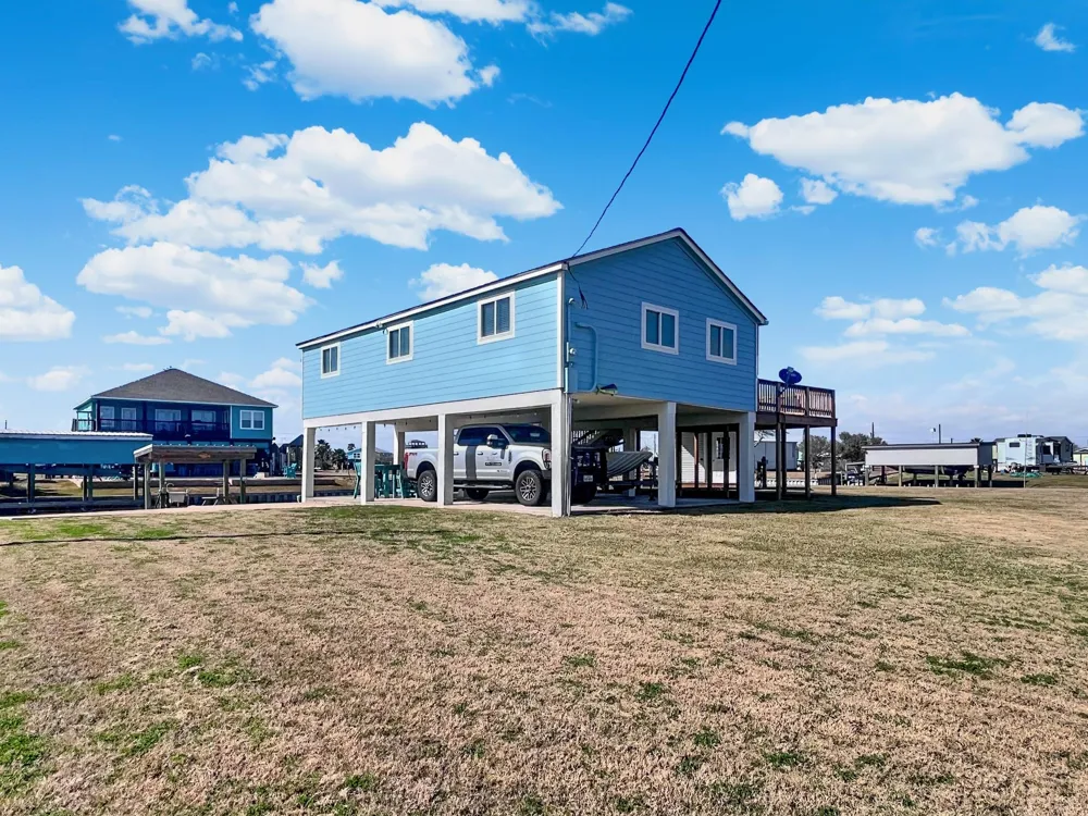 982 County Road 204 Sargent, TX 77414