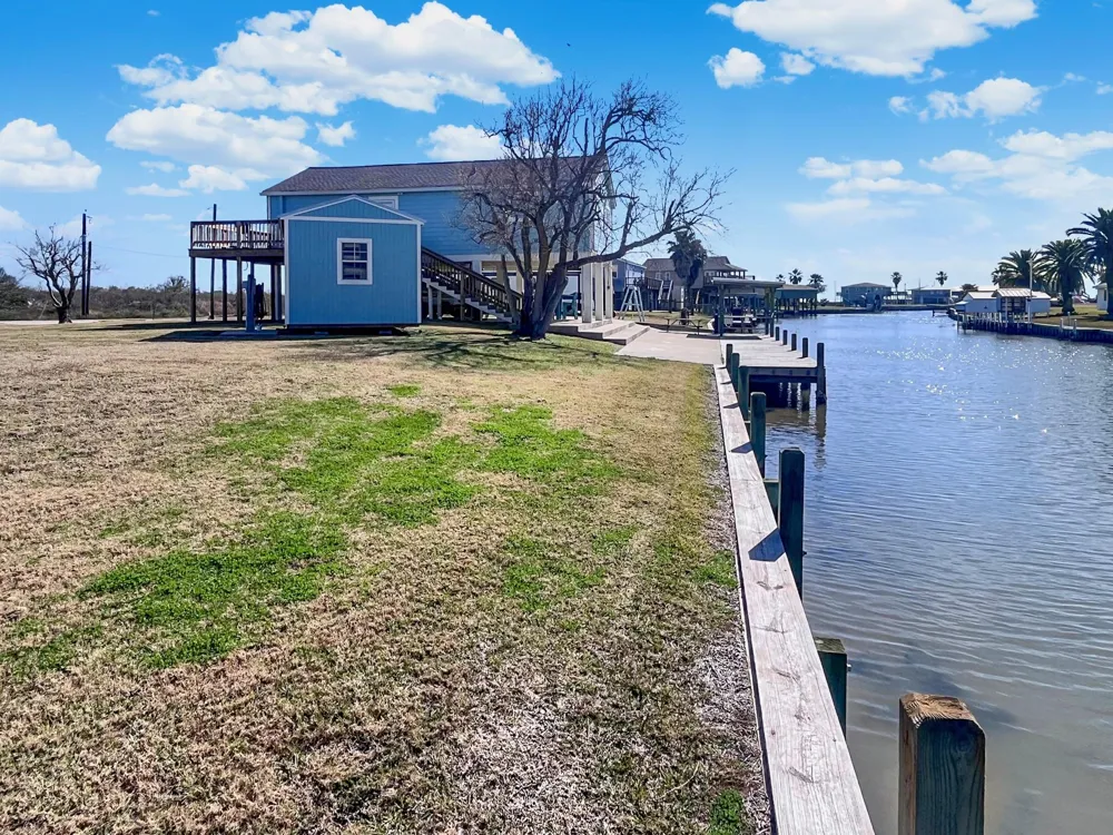 982 County Road 204 Sargent, TX 77414