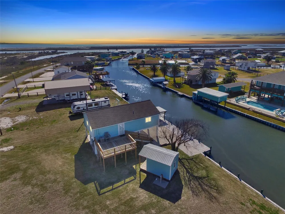 982 County Road 204 Sargent, TX 77414