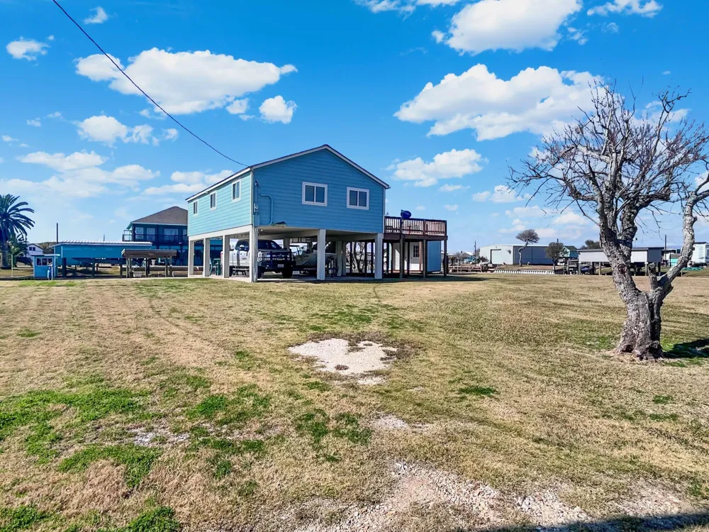 982 County Road 204 Sargent, TX 77414