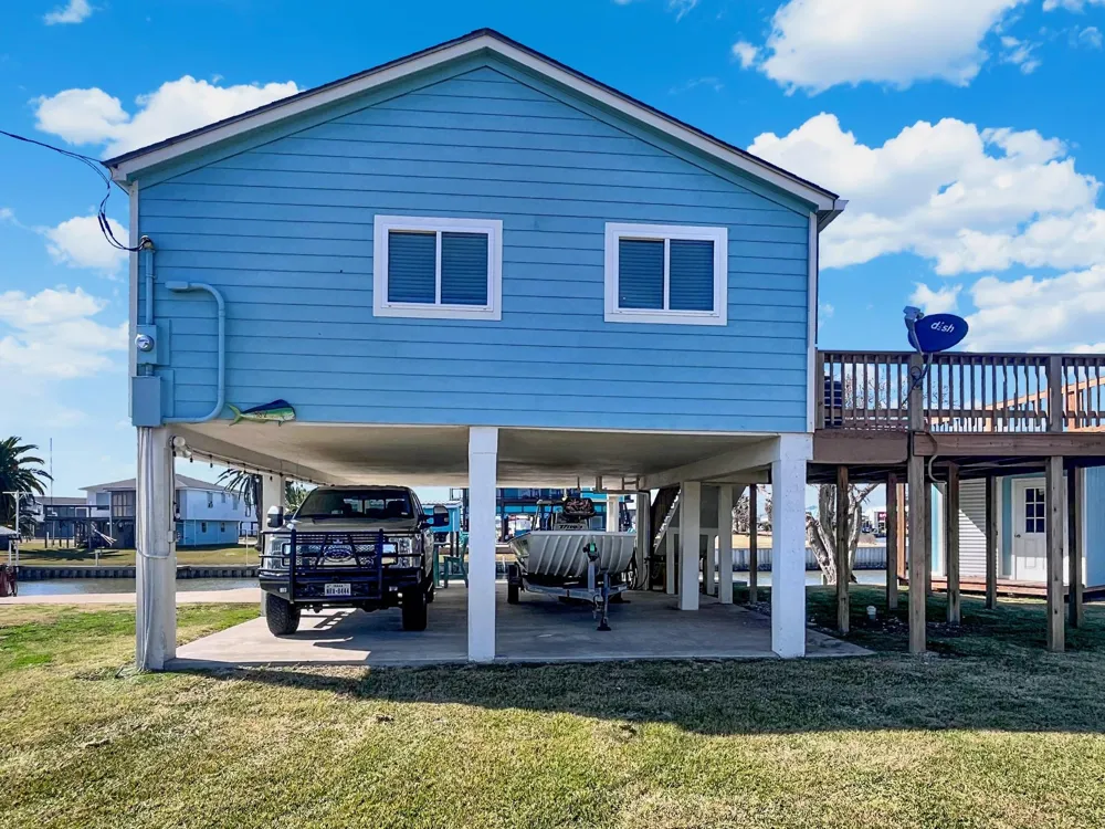982 County Road 204 Sargent, TX 77414