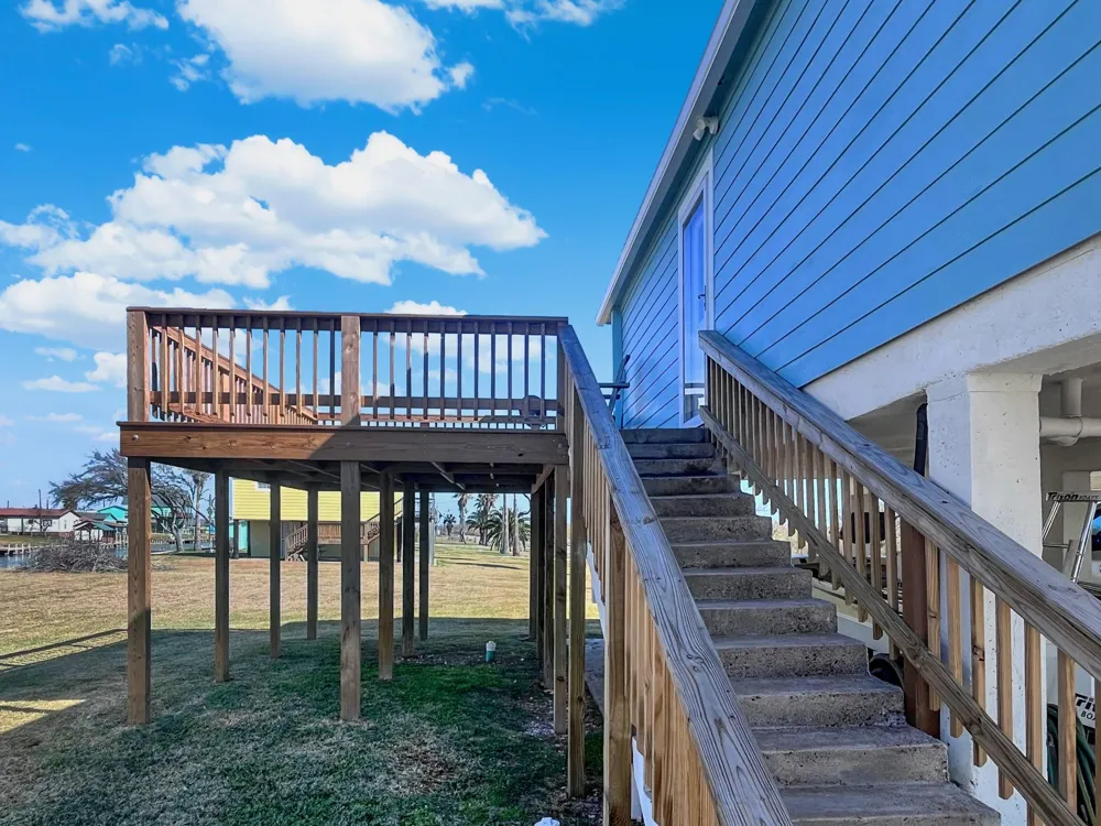982 County Road 204 Sargent, TX 77414