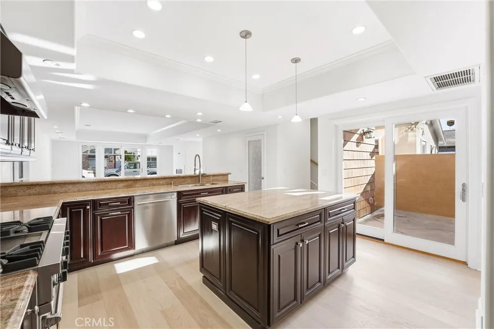 211 E Bay Newport Beach, CA 92661