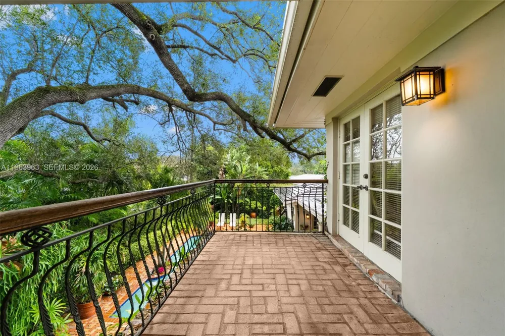 1255 Algardi Ave Coral Gables, FL 33146